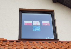 02 Flagi w oknie